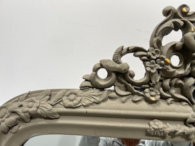 Specchio in stile Luigi XV in legno e stucco patinato XX secolo