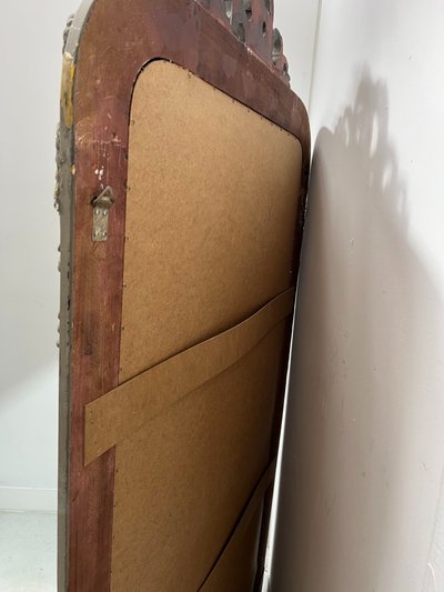 Specchio in stile Luigi XV in legno e stucco patinato XX secolo