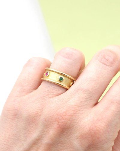 Ruby emerald band ring in 18k gold, "Archeology Revival", ruby and emerald cabochon