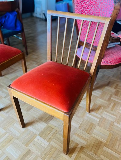 Set di 4 sedie in legno marrone con sedute in velluto rosso mattone, vintage