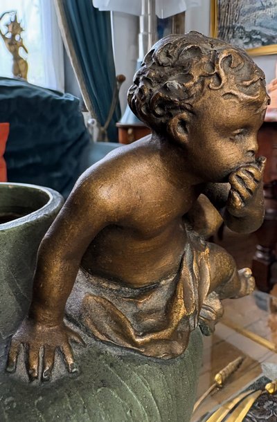 Vaso in terracotta firmato Madrassi - Il segreto del putto, 1920 ca.