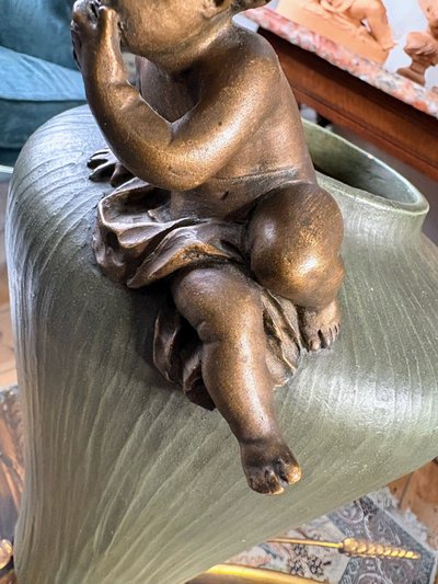 Vaso in terracotta firmato Madrassi - Il segreto del putto, 1920 ca.