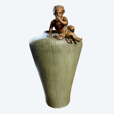 Vaso in terracotta firmato Madrassi - Il segreto del putto, 1920 ca.