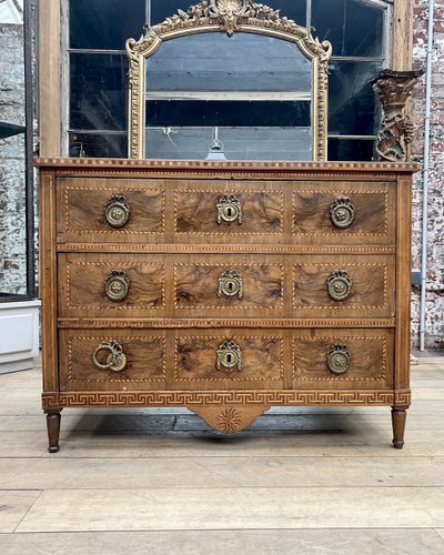 Commode de style Louis XVI