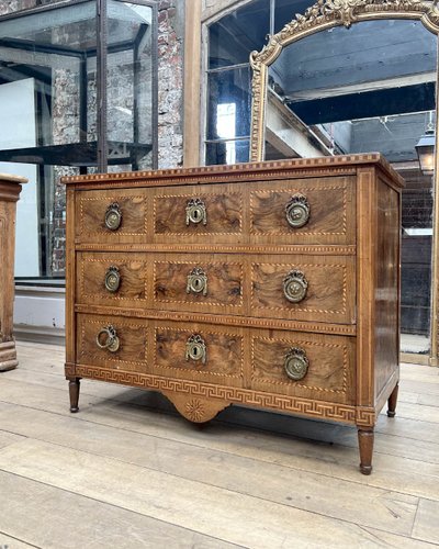 Commode de style Louis XVI