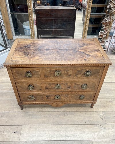 Commode de style Louis XVI