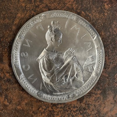 Matrice pour médaille Mimi Pinson par Anie Mouroux XXe