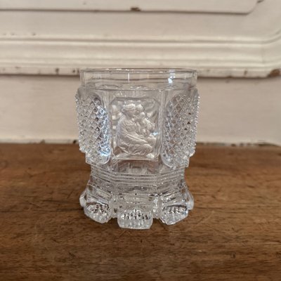 Verre en cristal taillé avec inclusion XIXe représentant la Vierge
