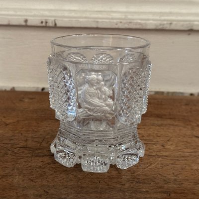 Verre en cristal taillé avec inclusion XIXe représentant la Vierge