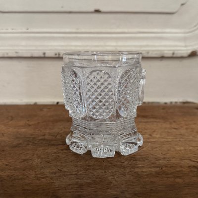 Verre en cristal taillé avec inclusion XIXe représentant la Vierge