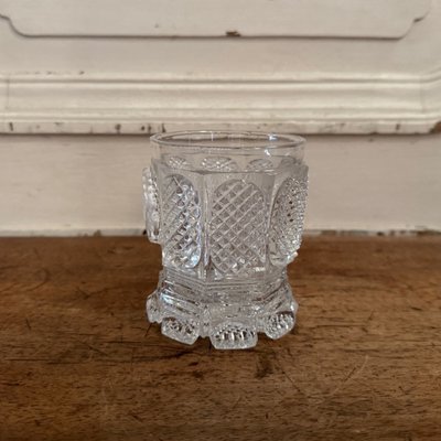 Verre en cristal taillé avec inclusion XIXe représentant la Vierge