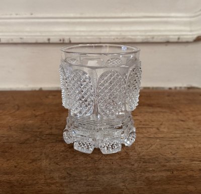 Verre en cristal taillé avec inclusion XIXe représentant la Vierge
