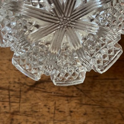 Verre en cristal taillé avec inclusion XIXe représentant la Vierge