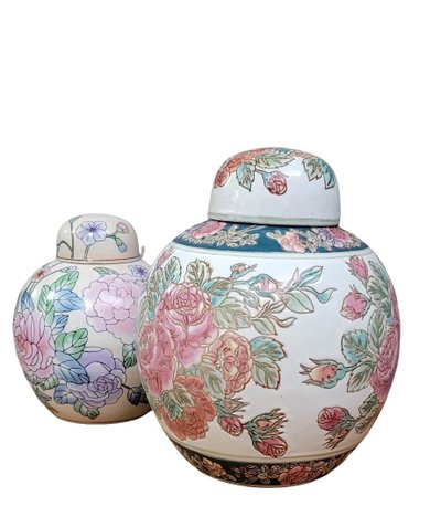 Deux pots couverts en porcelaine chinoise 