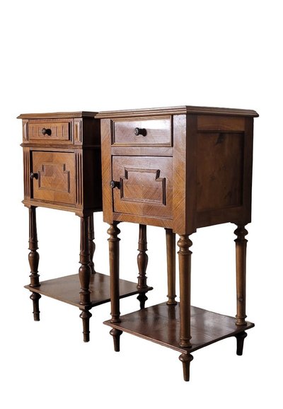 fausse paires de chevets de style Louis XVI en noyer