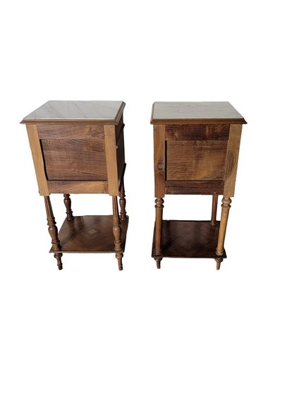 fausse paires de chevets de style Louis XVI en noyer