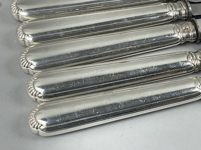 12 Käsemesser mit Silbergriff, Klingen aus rostfreiem Stahl