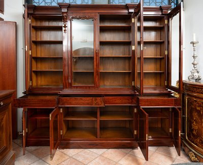 Bibliothèque victorienne ancienne à quatre portes, Angleterre, XIXe siècle.