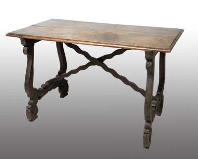 Table de réfectoire ancienne en noyer massif. Naples, début du XVIIIe siècle.
