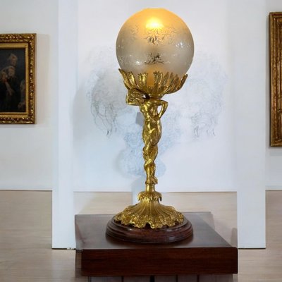 LAMPADA DEL XIX SECOLO IN BRONZO DORATO CHE RAPPRESENTA UN TRITONE CON BASE IN MARMO A DOPPIA CODA