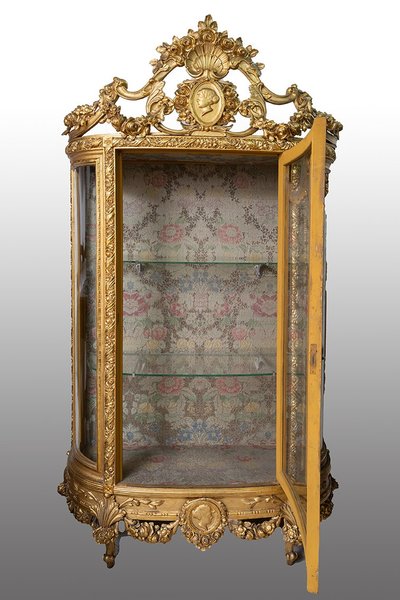 Vitrine ancienne Napoléon III en bois doré et sculpté. XIXe siècle.