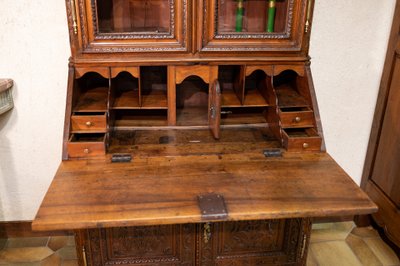 Cassettone scribano in noce di Nantes del XVIII secolo