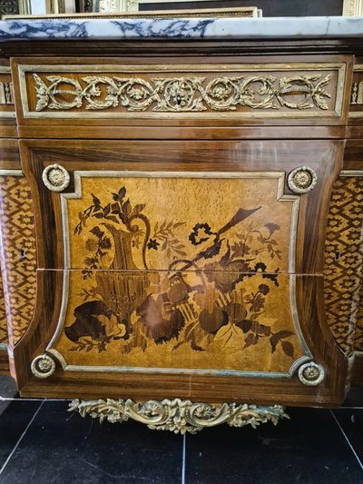 Grosse commode en marqueterie et bronze, Napoléon III, début XXème siècle