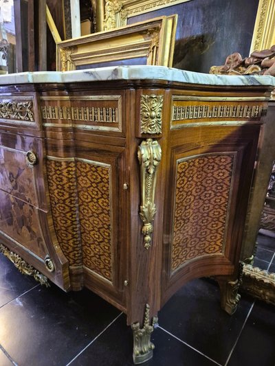 Grosse commode en marqueterie et bronze, Napoléon III, début XXème siècle
