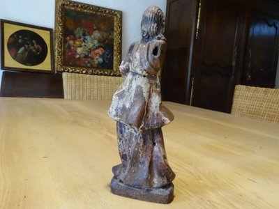 Wooden angel from the 17th century