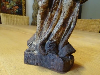 Wooden angel from the 17th century