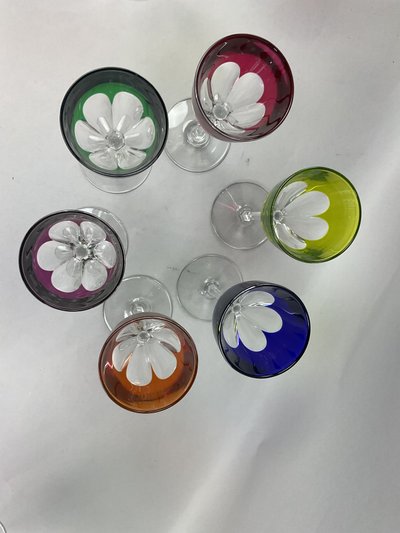 6 kristallfarbene Weingläser von Baccarat Modell Genova