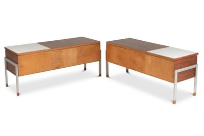 Coppia di cassettiere basse in teak e metallo cromato. Anni '60.LS6495708M