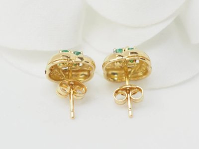 Ohrringe aus Gelbgold, Smaragde