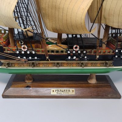 Maquette de bateau Fragata Siglo XVIII des années 1970. Fabriquée à la main. Fabriqué en Angleterre