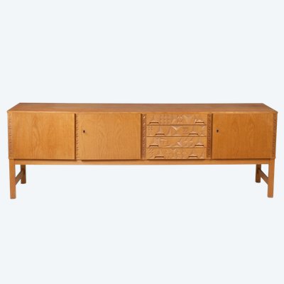 Oak and oak veneer sideboard. 1960s/70s.LS65231208Z