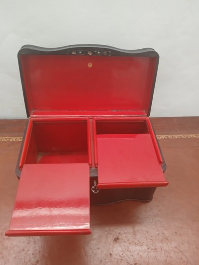 Russian tea box.