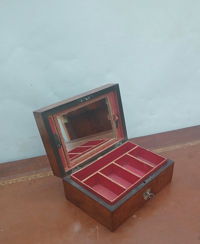 Jewelry box.
