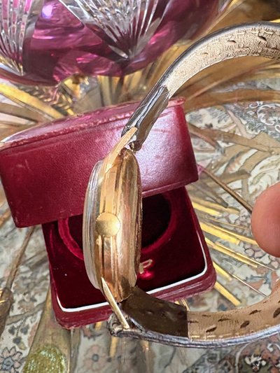 LIP Elgiloy Uhr aus 18k Gold - emblematisches Modell aus den 1950er Jahren in Originalverpackung