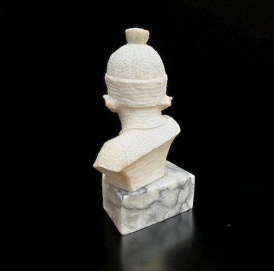 SCULTURA IN ALABASTRO FIRMATA "E. GUERRIERI" DONNA CON CUFFIA ANNI '30