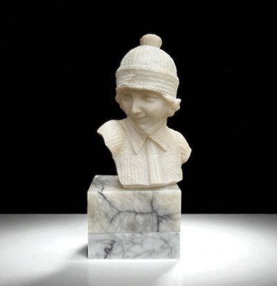 SCULTURA IN ALABASTRO FIRMATA "E. GUERRIERI" DONNA CON CUFFIA ANNI '30