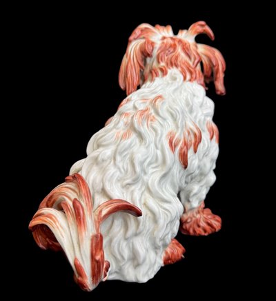 Figura di cane bolognese in porcellana di Meissen