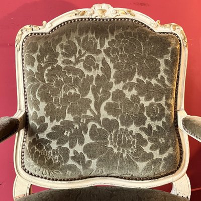 Large fauteuil sculpté, époque Louis XV