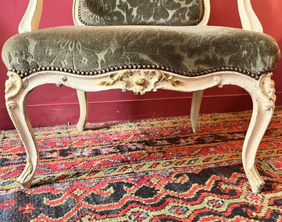 Large fauteuil sculpté, époque Louis XV