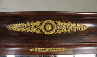 Armoire in mogano e bronzo con grande specchio e cassetto XIX secolo Periodo della Restaurazione