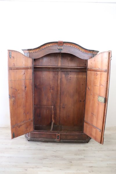 Antiker Tiroler Kleiderschrank aus Kiefernholz, 1800er