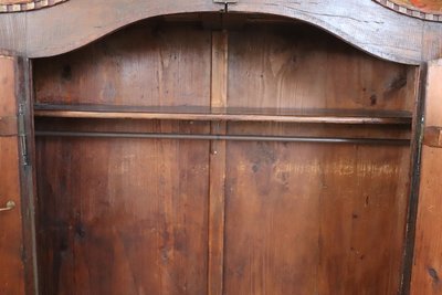 Antiker Tiroler Kleiderschrank aus Kiefernholz, 1800er