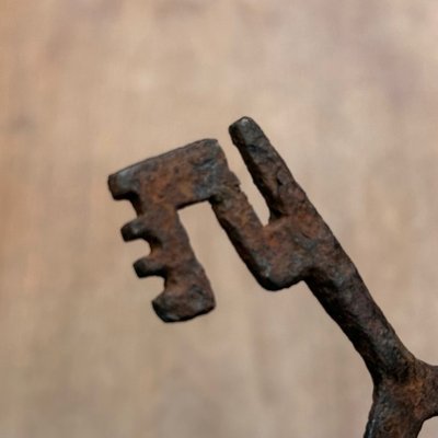 Clé en fer forgé Haute Époque patine d'usage
