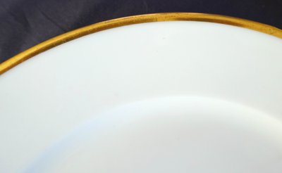 Nast : suite di 14 piatti in porcellana a filetto d'oro del periodo Impero - firmati