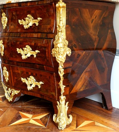 Reggenza - Cassettone d'epoca Luigi XV in legno di violetta attribuito a Jean-Charles Saunier