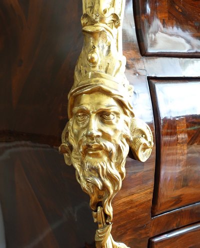 Reggenza - Cassettone d'epoca Luigi XV in legno di violetta attribuito a Jean-Charles Saunier